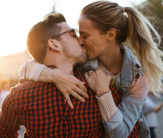 No Strings Attached Opinión 2025 - ¿La Página Legitima para Encontrar Pareja o Estafa?